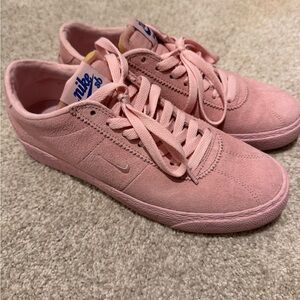 Nike SB NBA Bruin Low Men’s size 6 ‘Bubblegum’